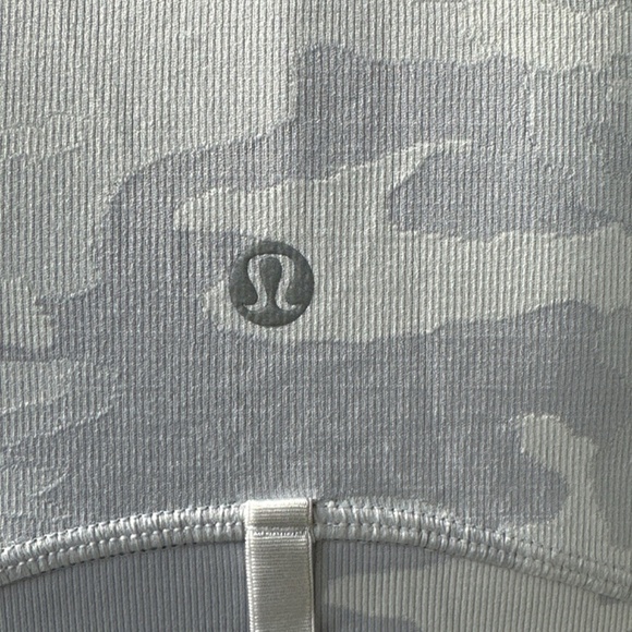 Lululemon Define Jacket Luxtreme DESIGNED FOR ON THE MOVE Size 6 - Picture 8 of 10